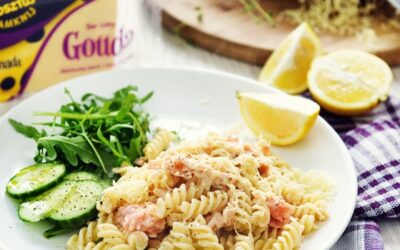 Makaron z wędzonym łososiem