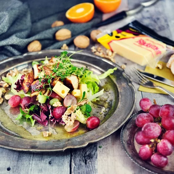 Sałatka orzechowa z kurczakiem