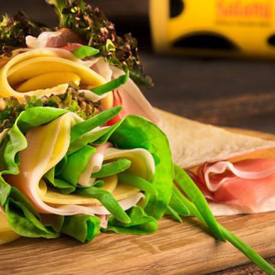 Tortilla z serem i szynką